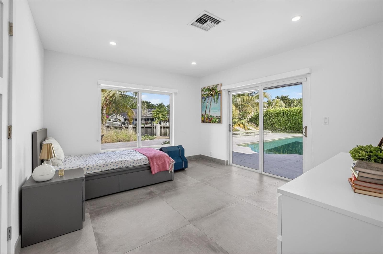 41 S Compass Dr
