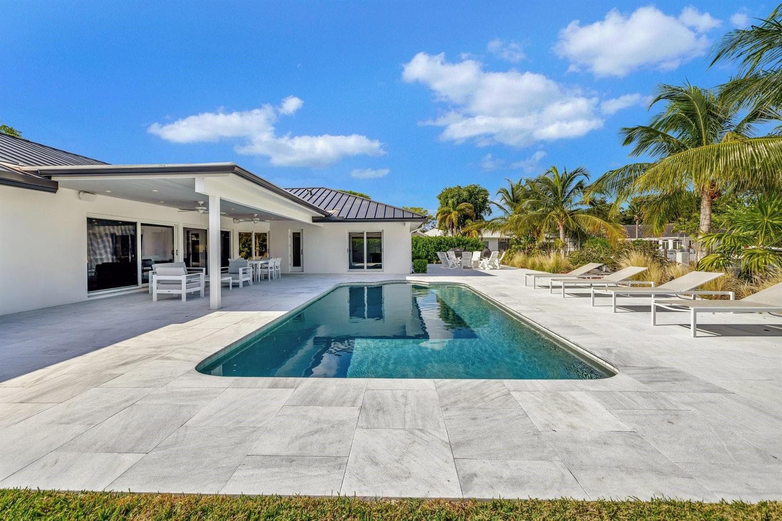 41 S Compass Dr
