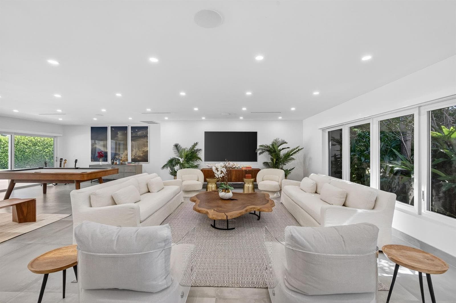 41 S Compass Dr