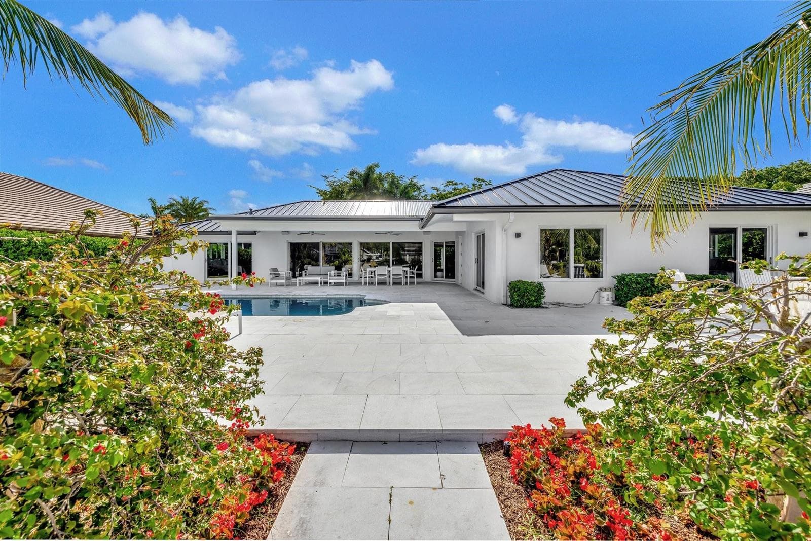 41 S Compass Dr