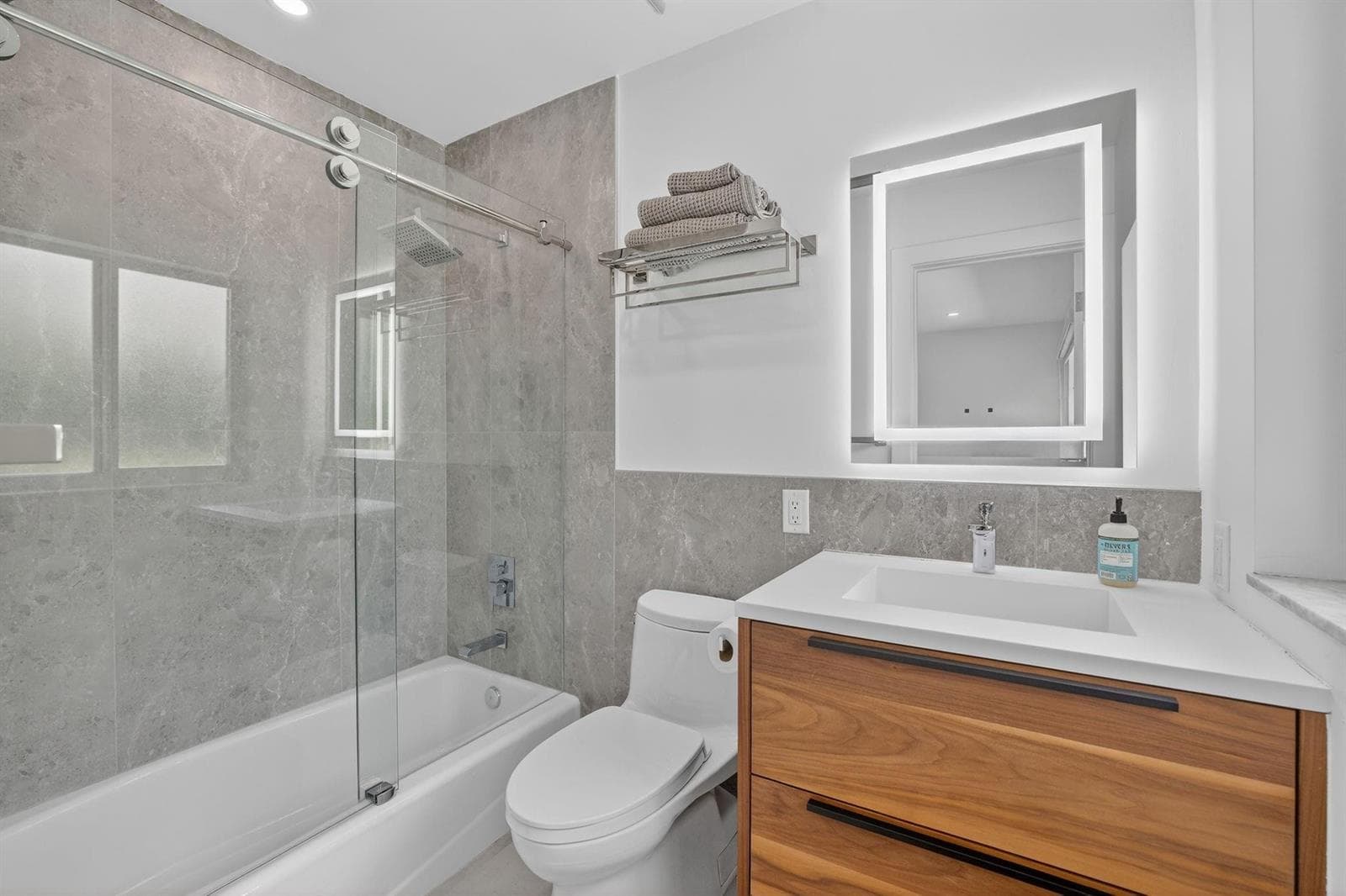 41 S Compass Dr