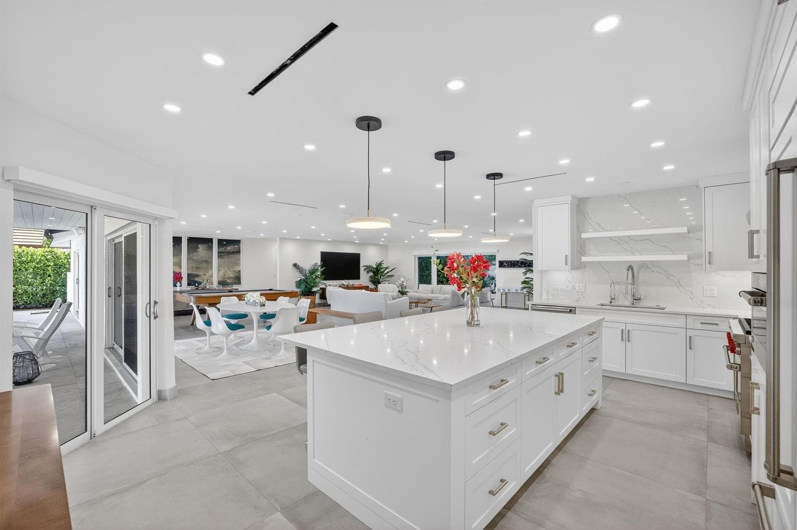 41 S Compass Dr