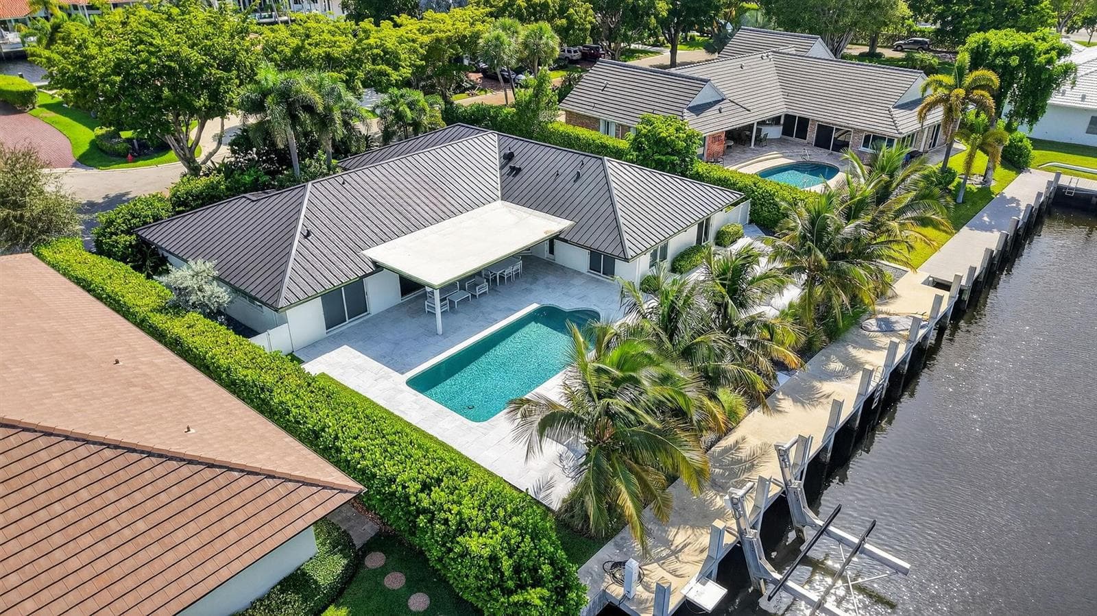 41 S Compass Dr