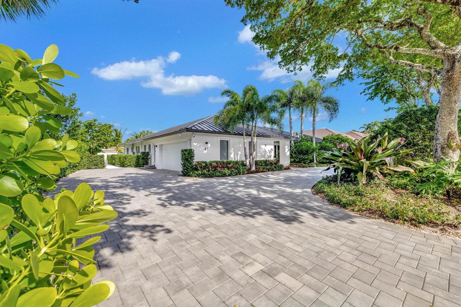 41 S Compass Dr