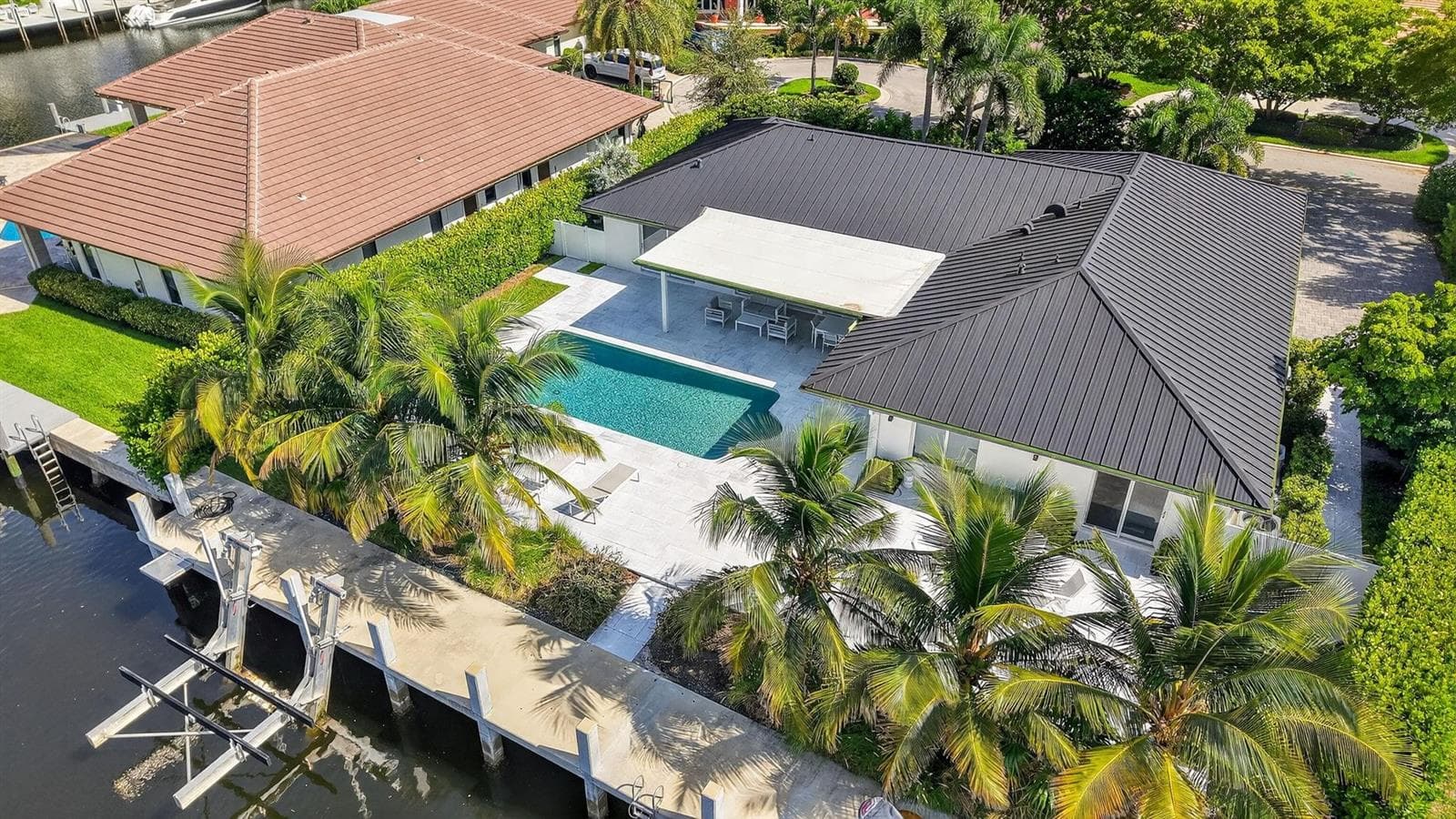 41 S Compass Dr