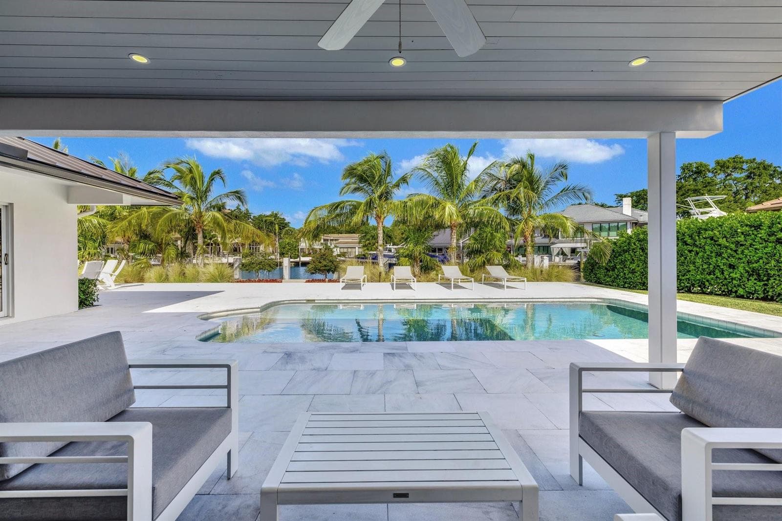 41 S Compass Dr