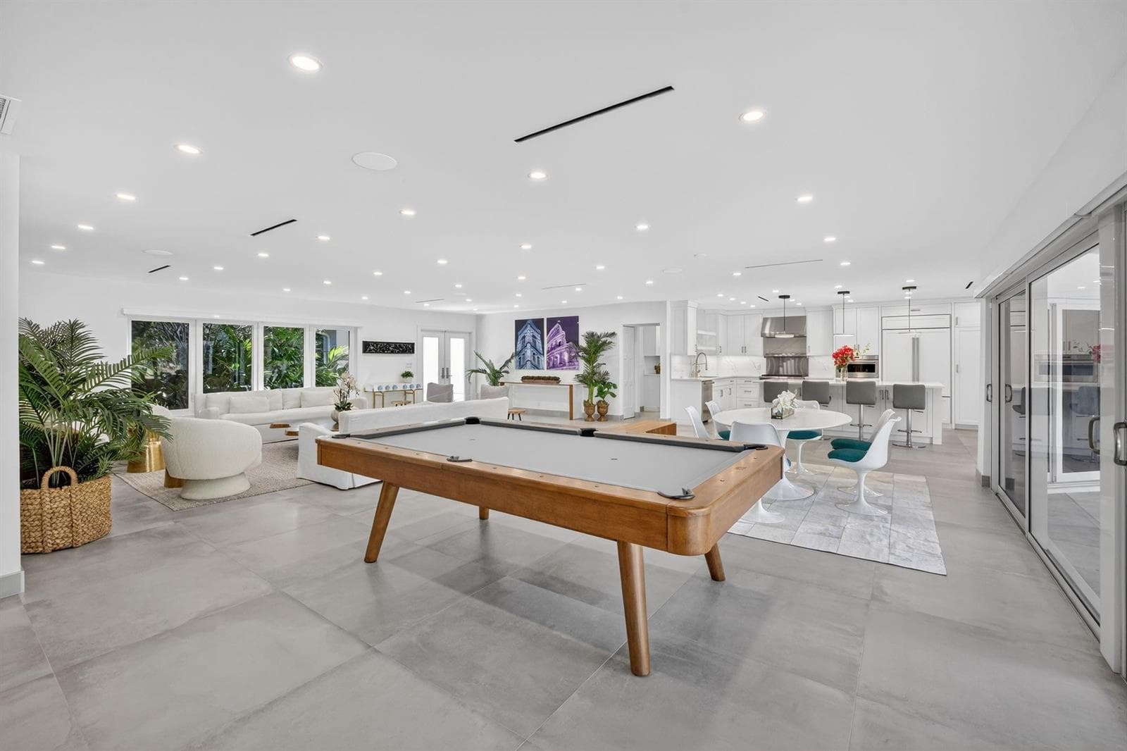 41 S Compass Dr