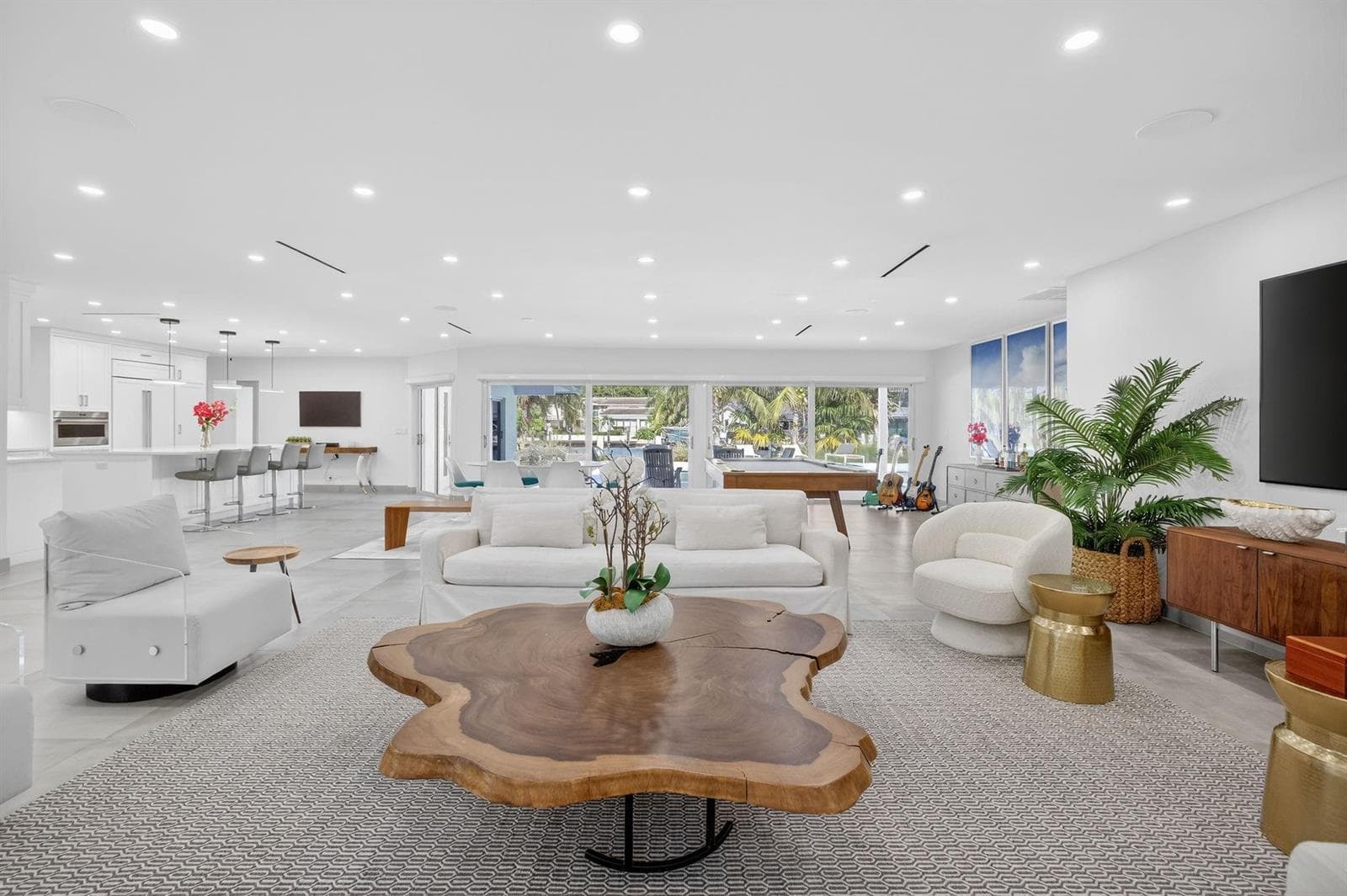 41 S Compass Dr