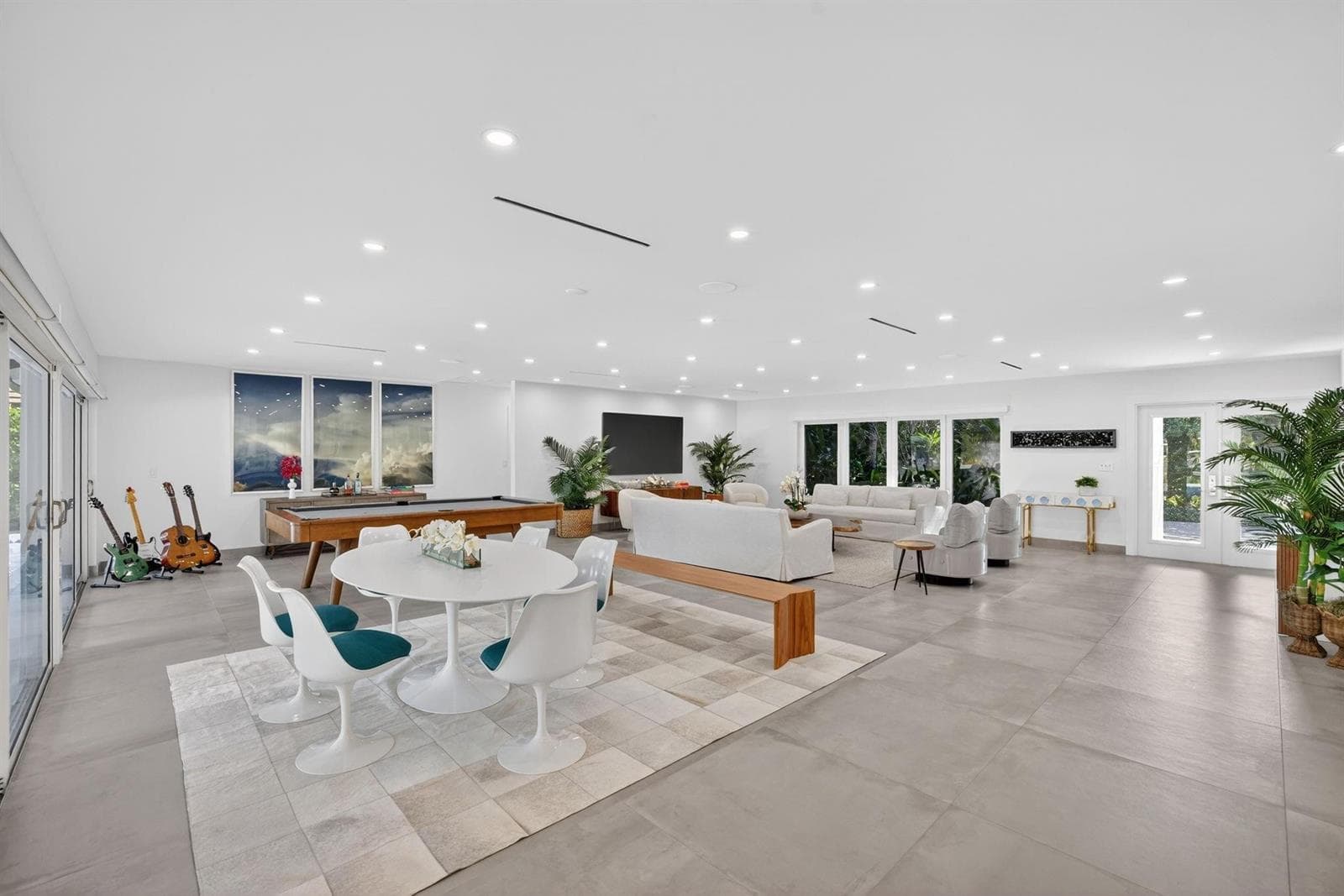 41 S Compass Dr