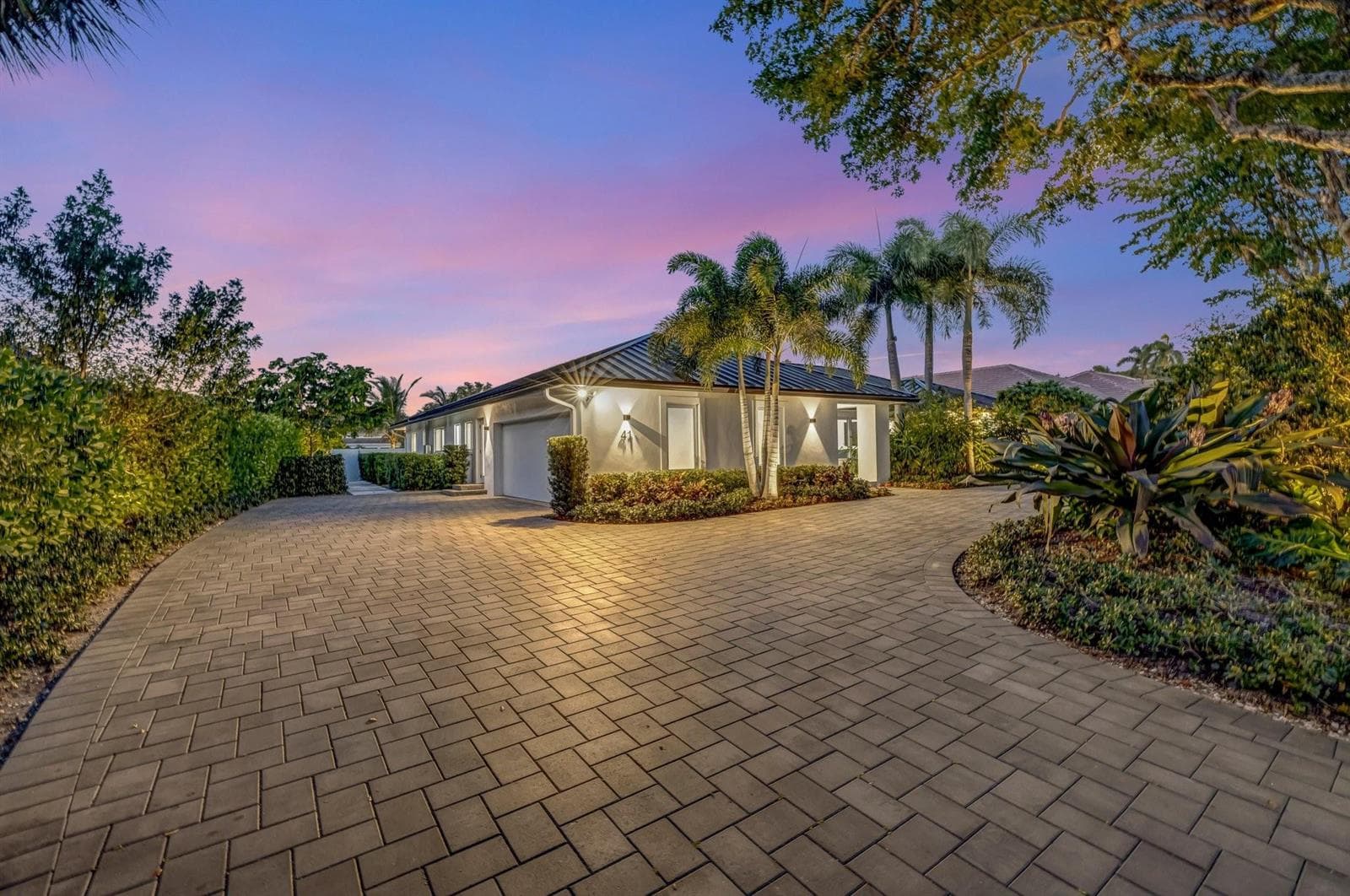 41 S Compass Dr