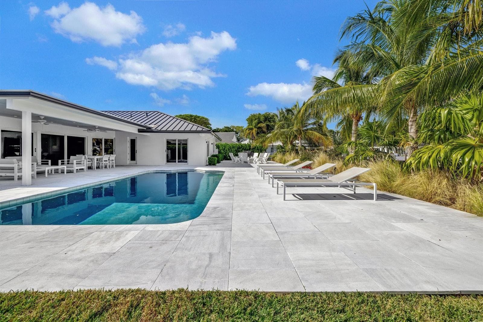 41 S Compass Dr