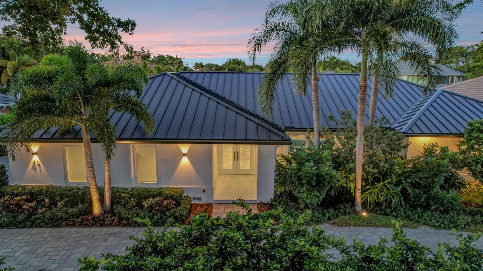 41 S Compass Dr