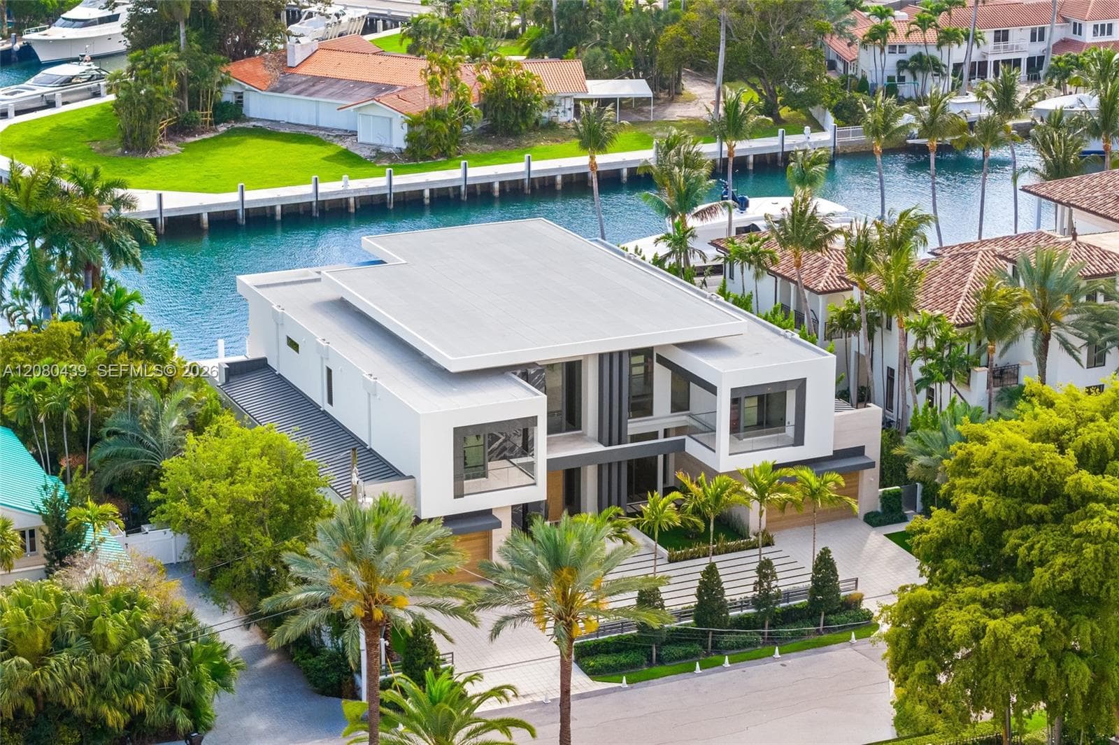 2560 Del Lago Dr