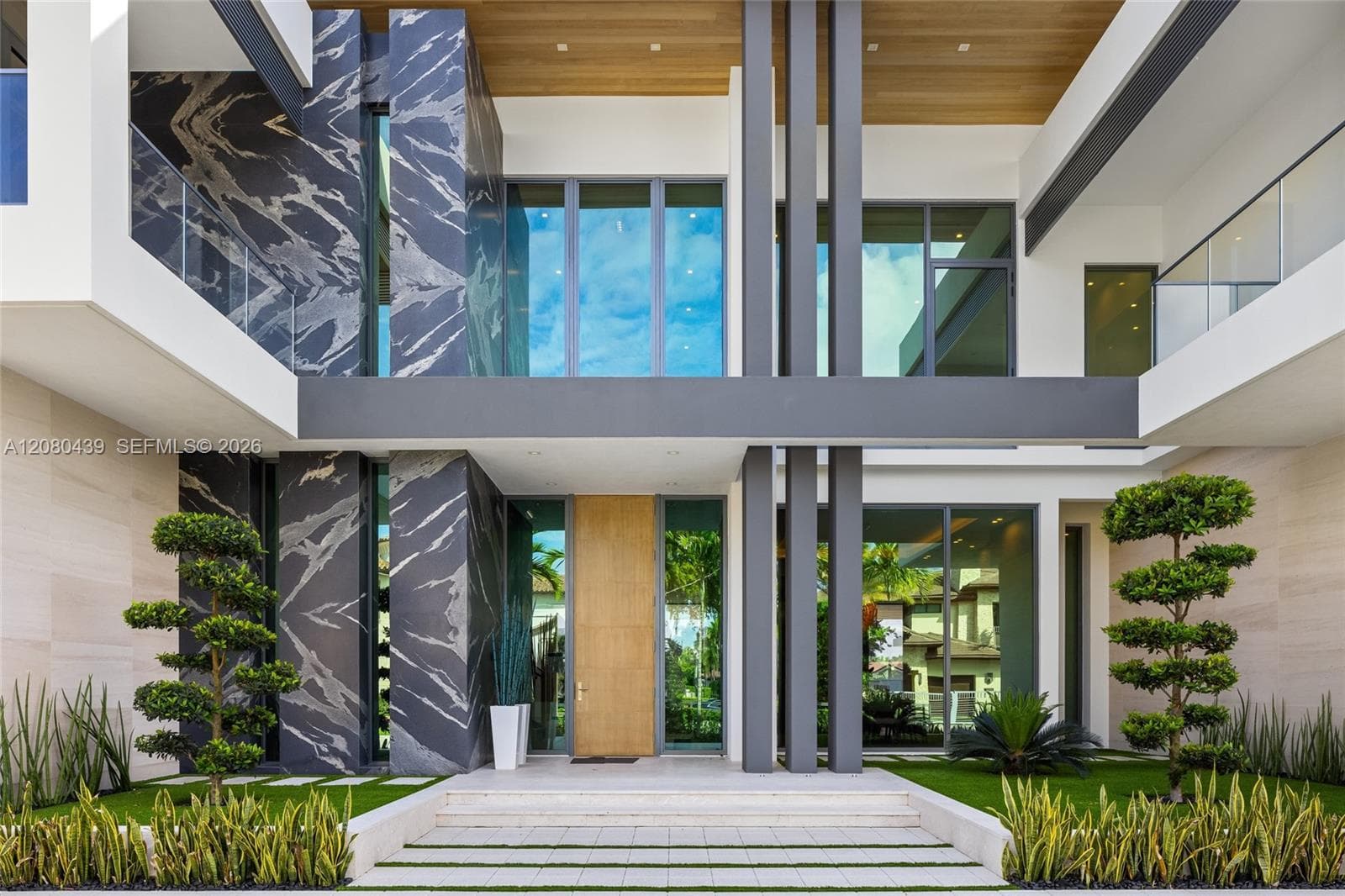 2560 Del Lago Dr