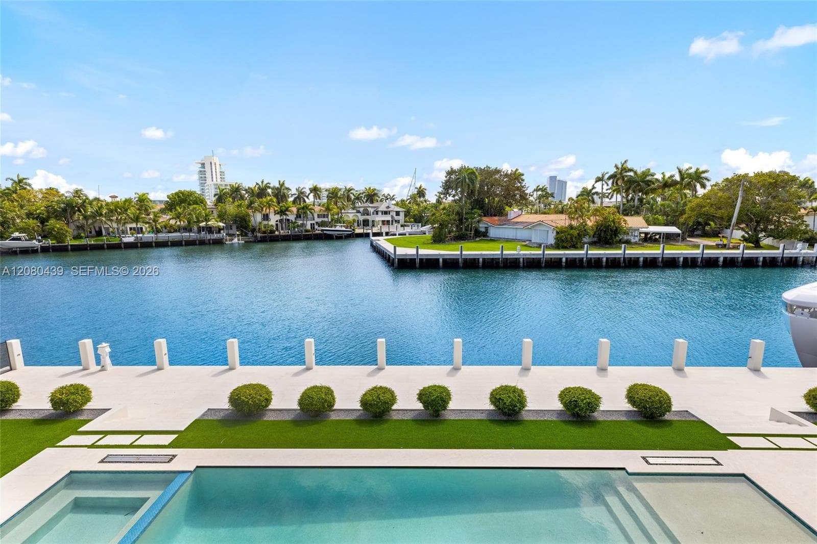 2560 Del Lago Dr