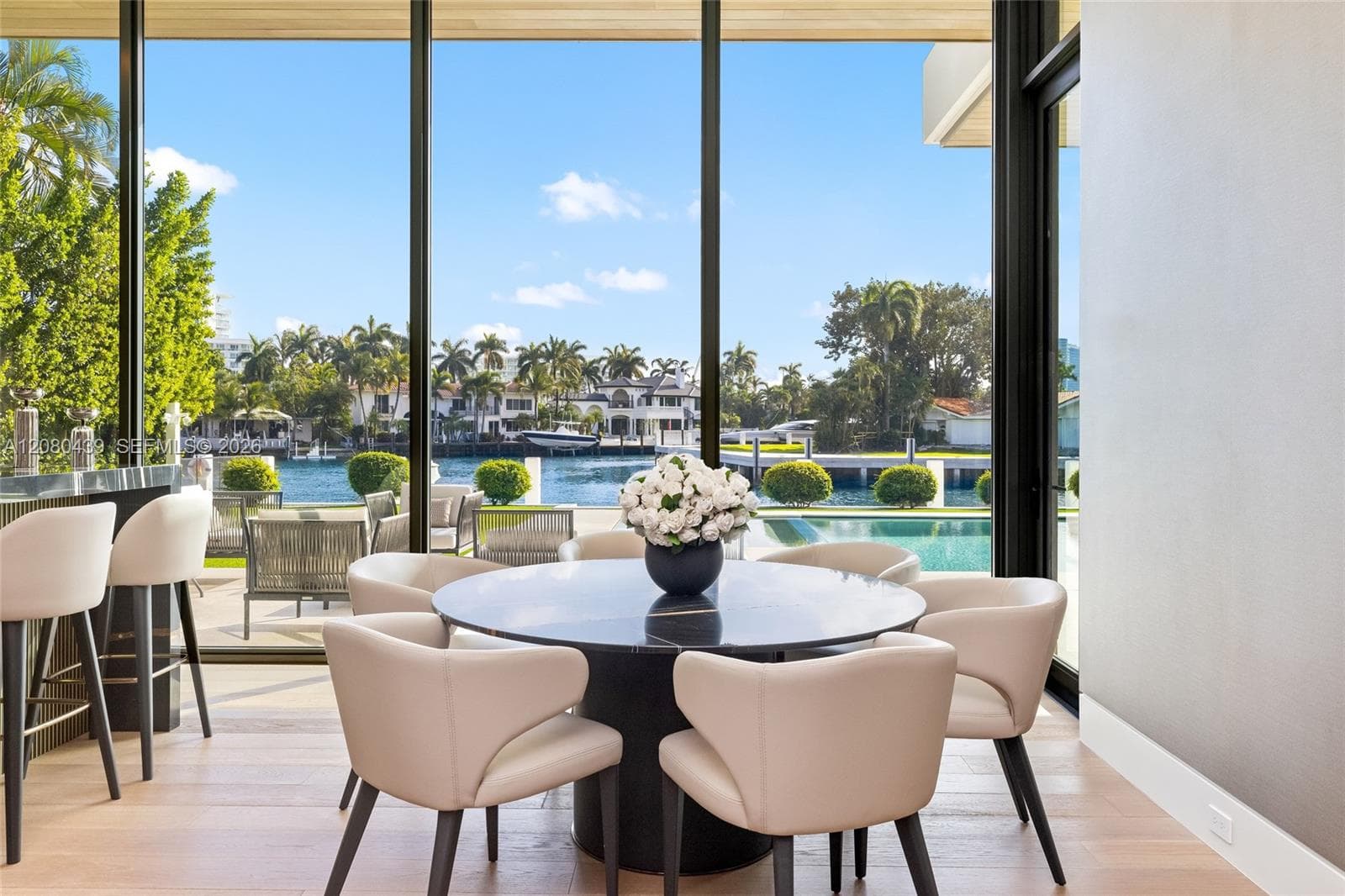 2560 Del Lago Dr