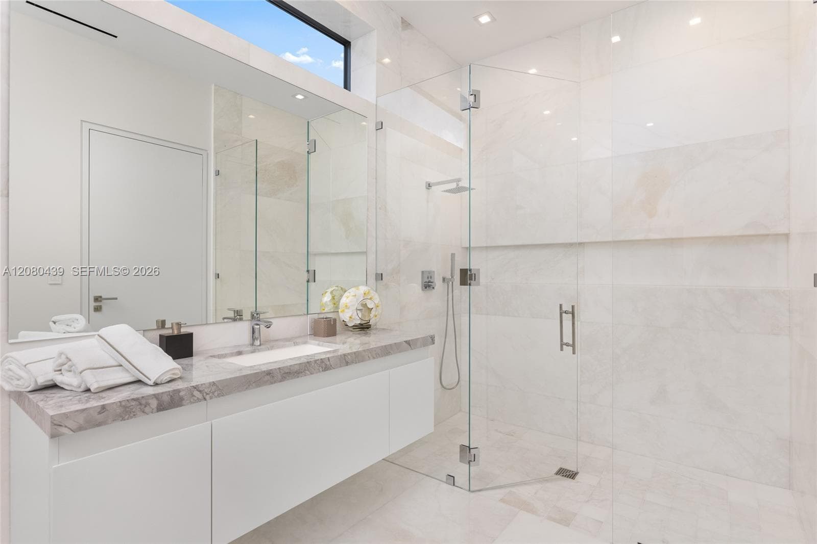 2560 Del Lago Dr