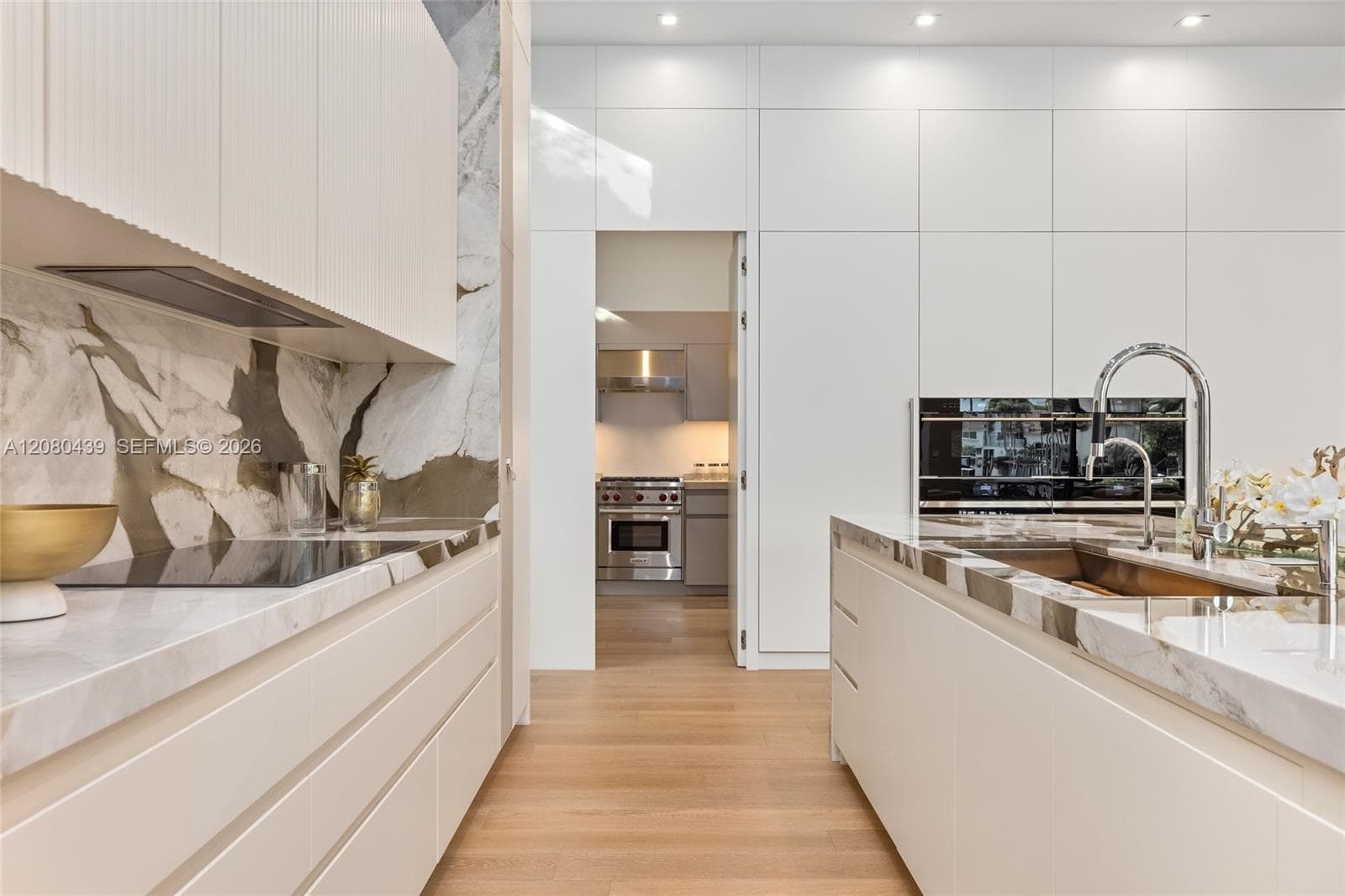 2560 Del Lago Dr