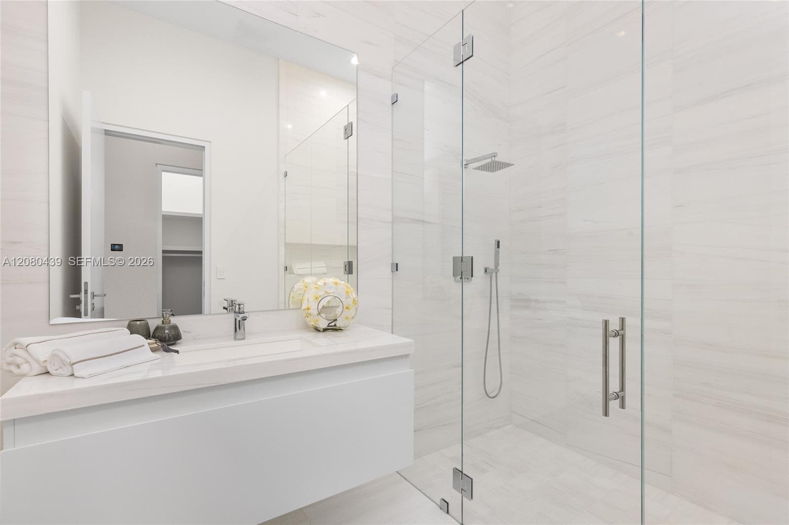 2560 Del Lago Dr