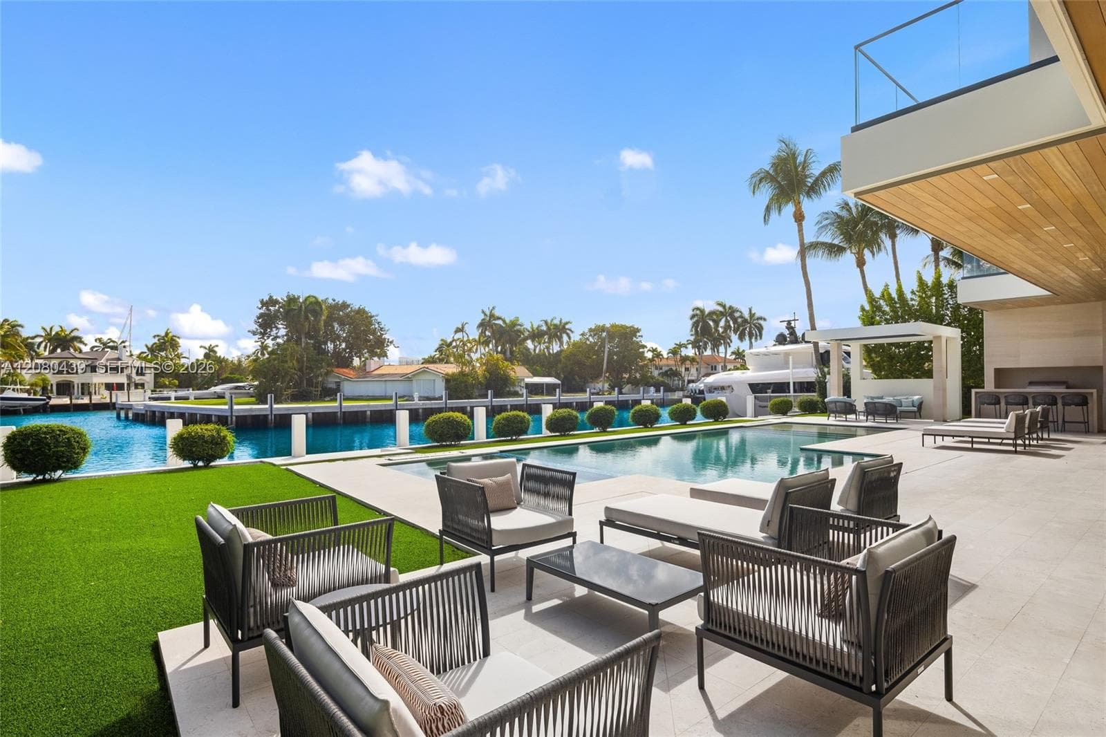 2560 Del Lago Dr