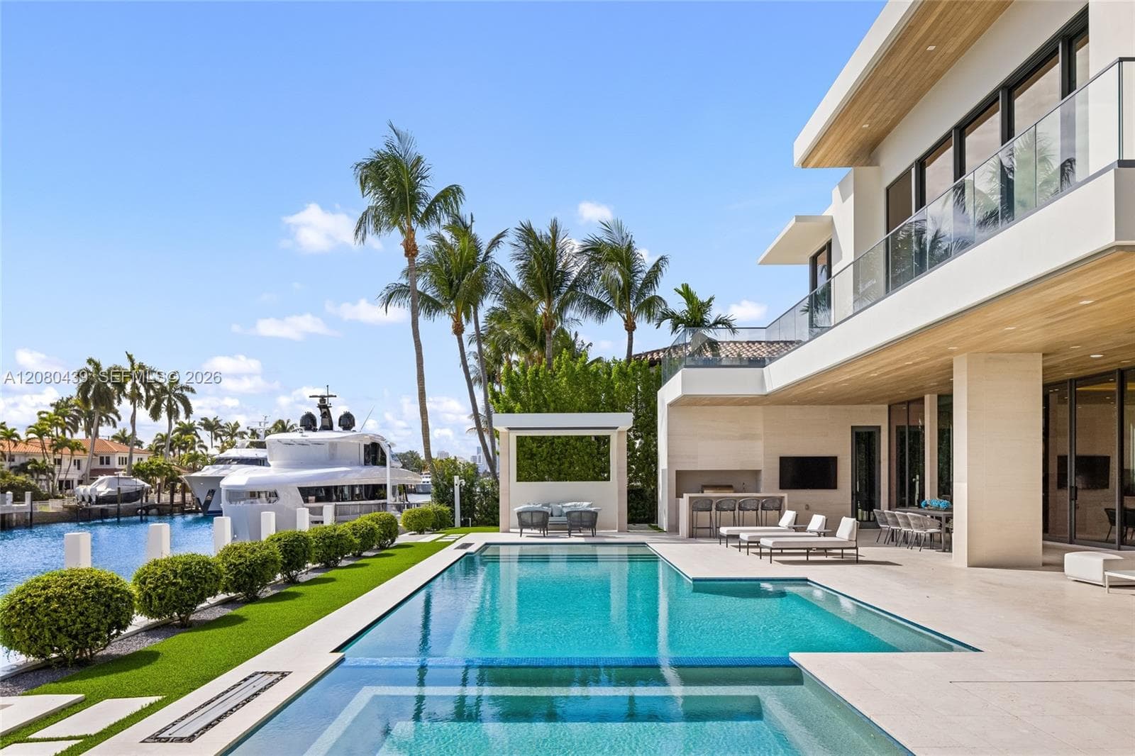 2560 Del Lago Dr