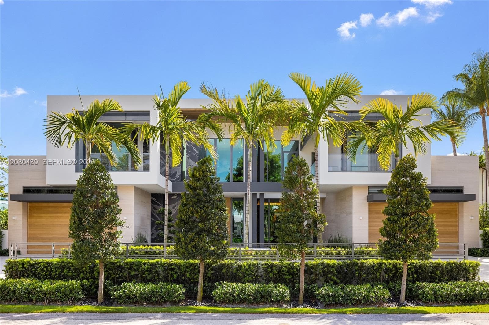 2560 Del Lago Dr