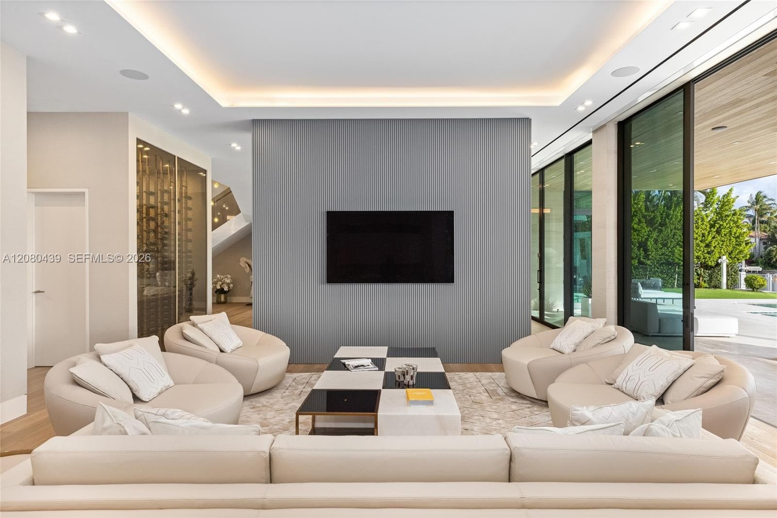 2560 Del Lago Dr