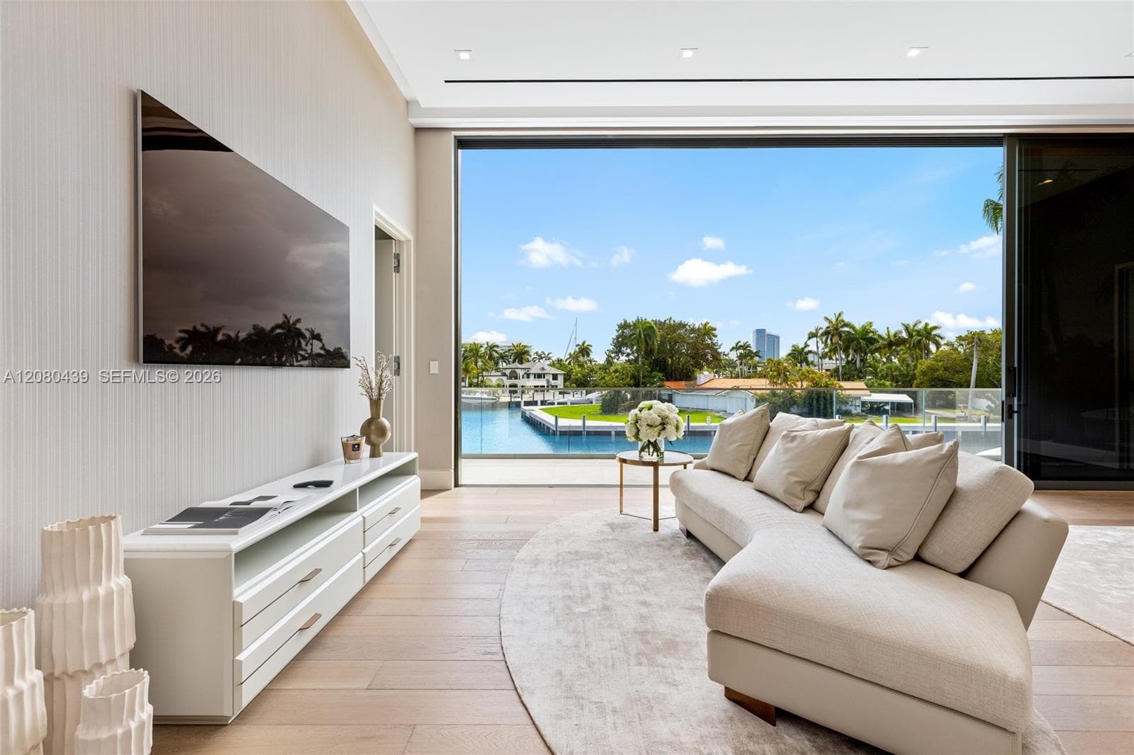 2560 Del Lago Dr