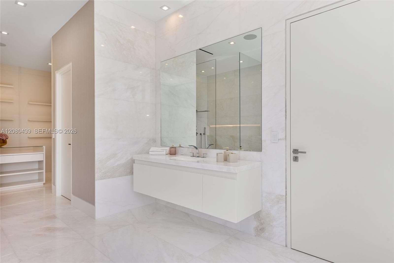 2560 Del Lago Dr