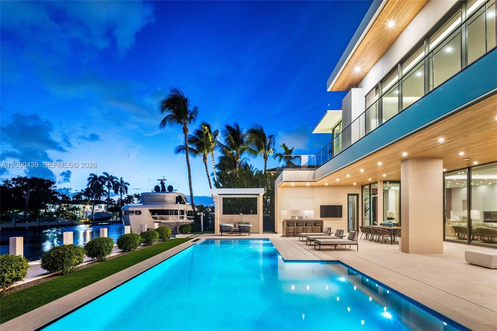 2560 Del Lago Dr
