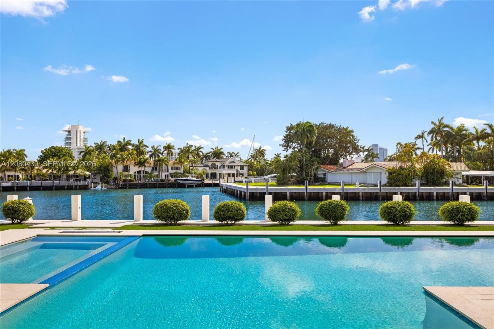 2560 Del Lago Dr