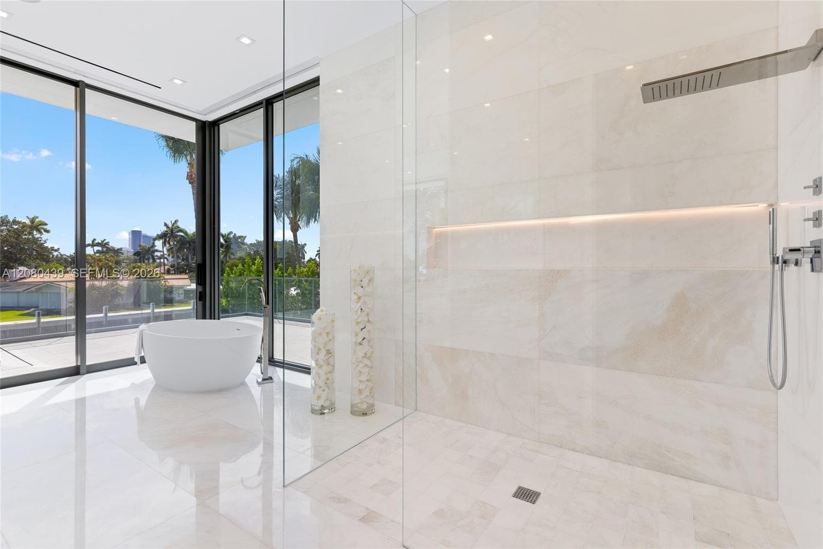 2560 Del Lago Dr
