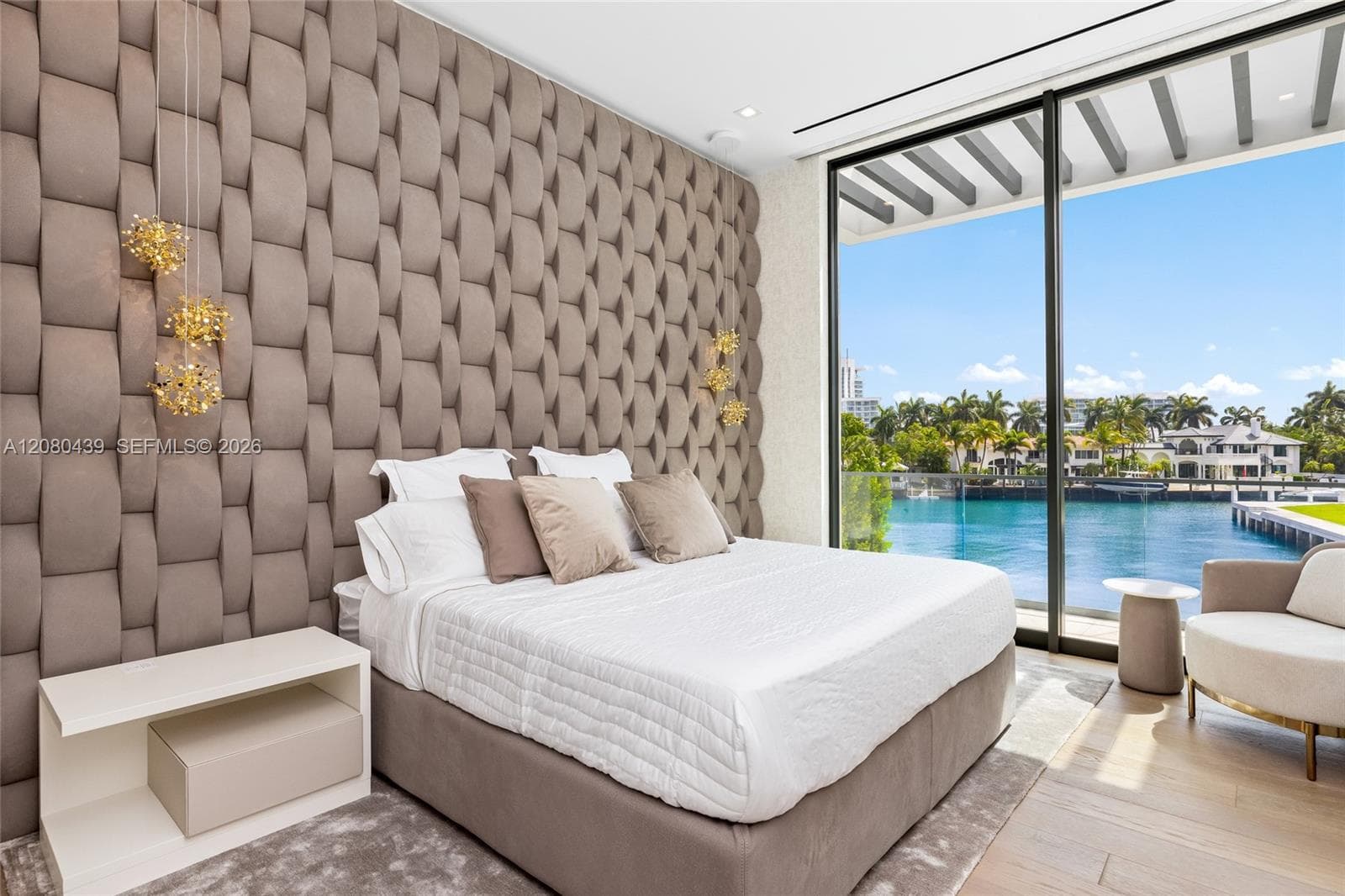 2560 Del Lago Dr