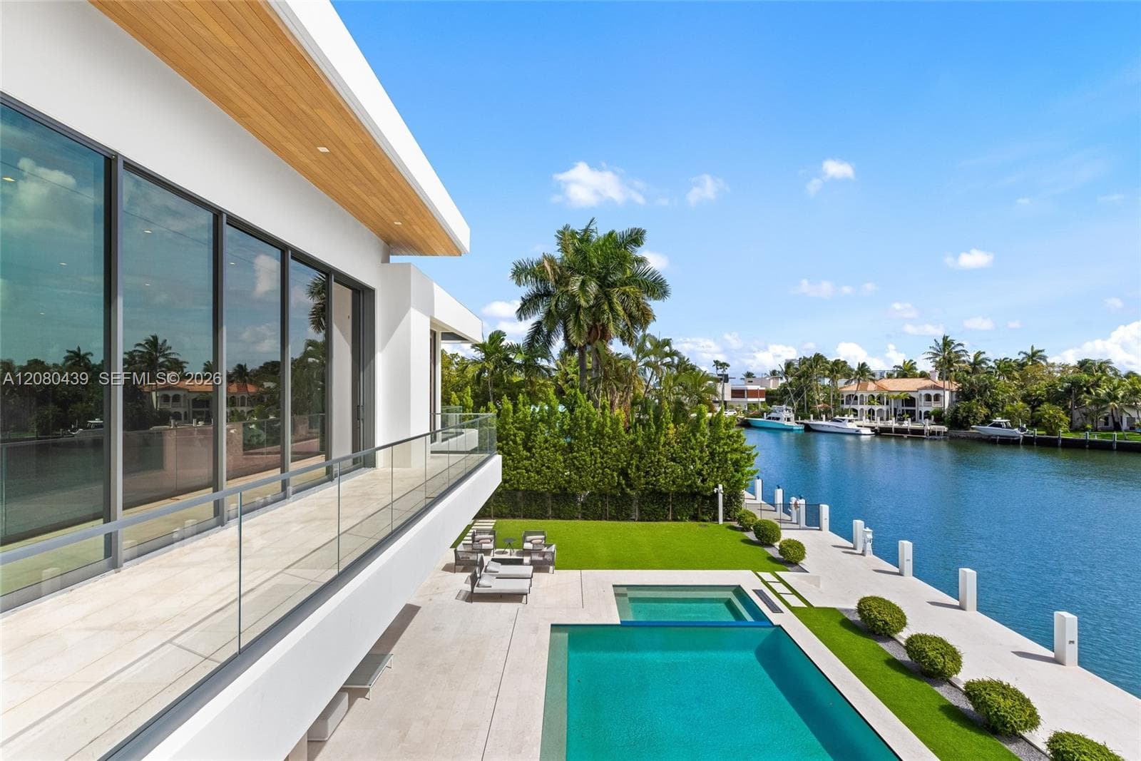 2560 Del Lago Dr