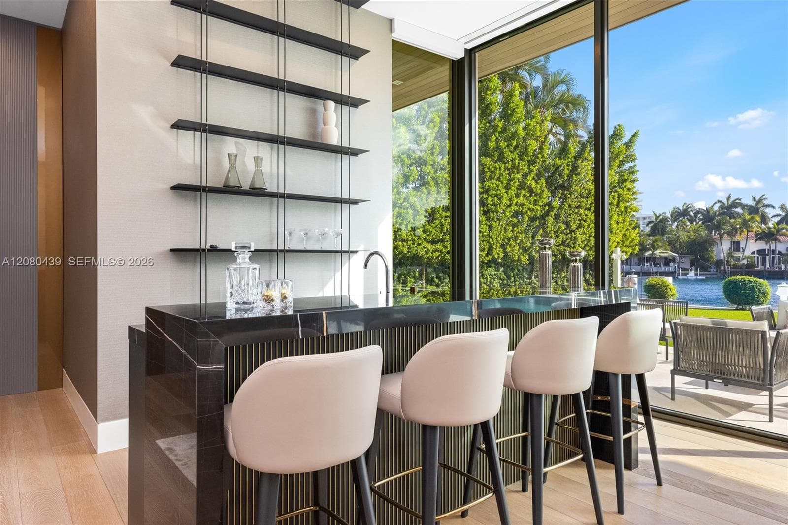 2560 Del Lago Dr