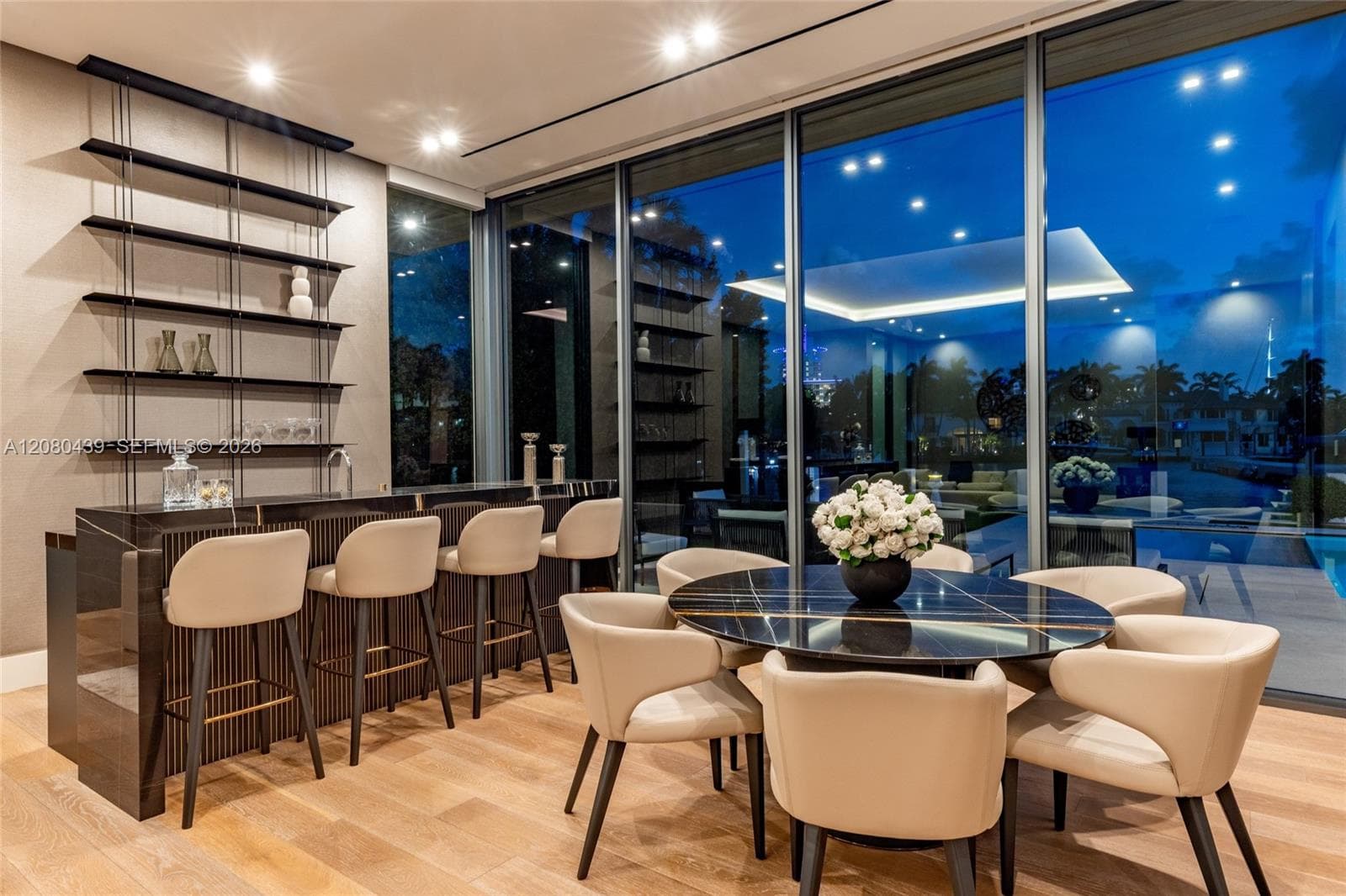 2560 Del Lago Dr