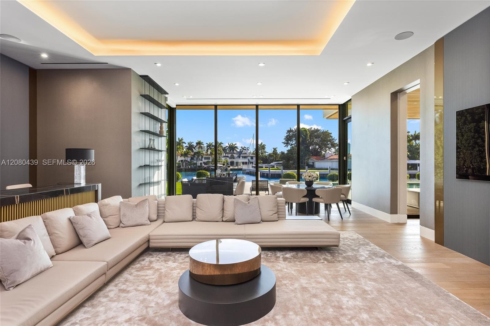 2560 Del Lago Dr