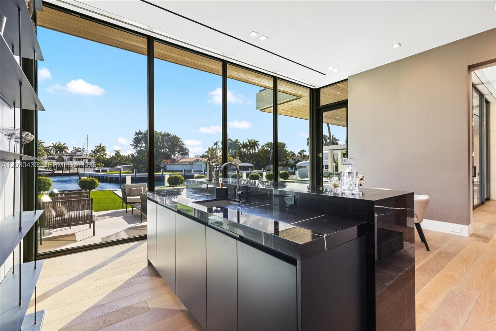 2560 Del Lago Dr