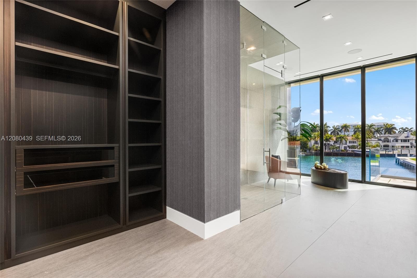 2560 Del Lago Dr