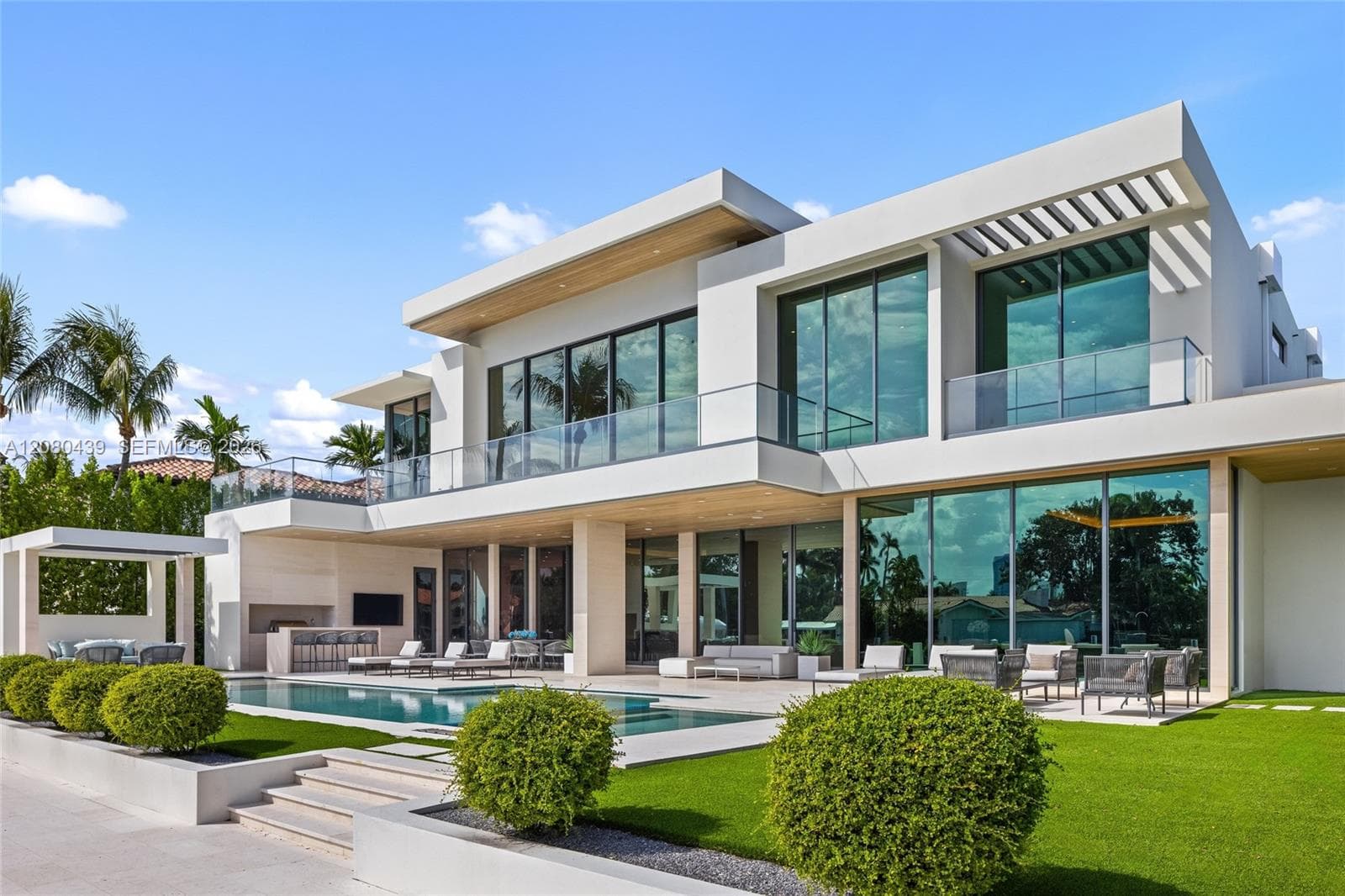 2560 Del Lago Dr