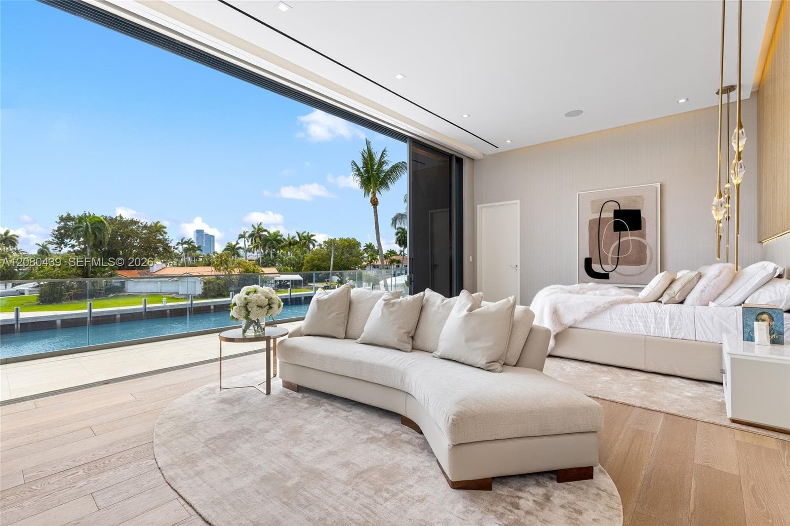 2560 Del Lago Dr