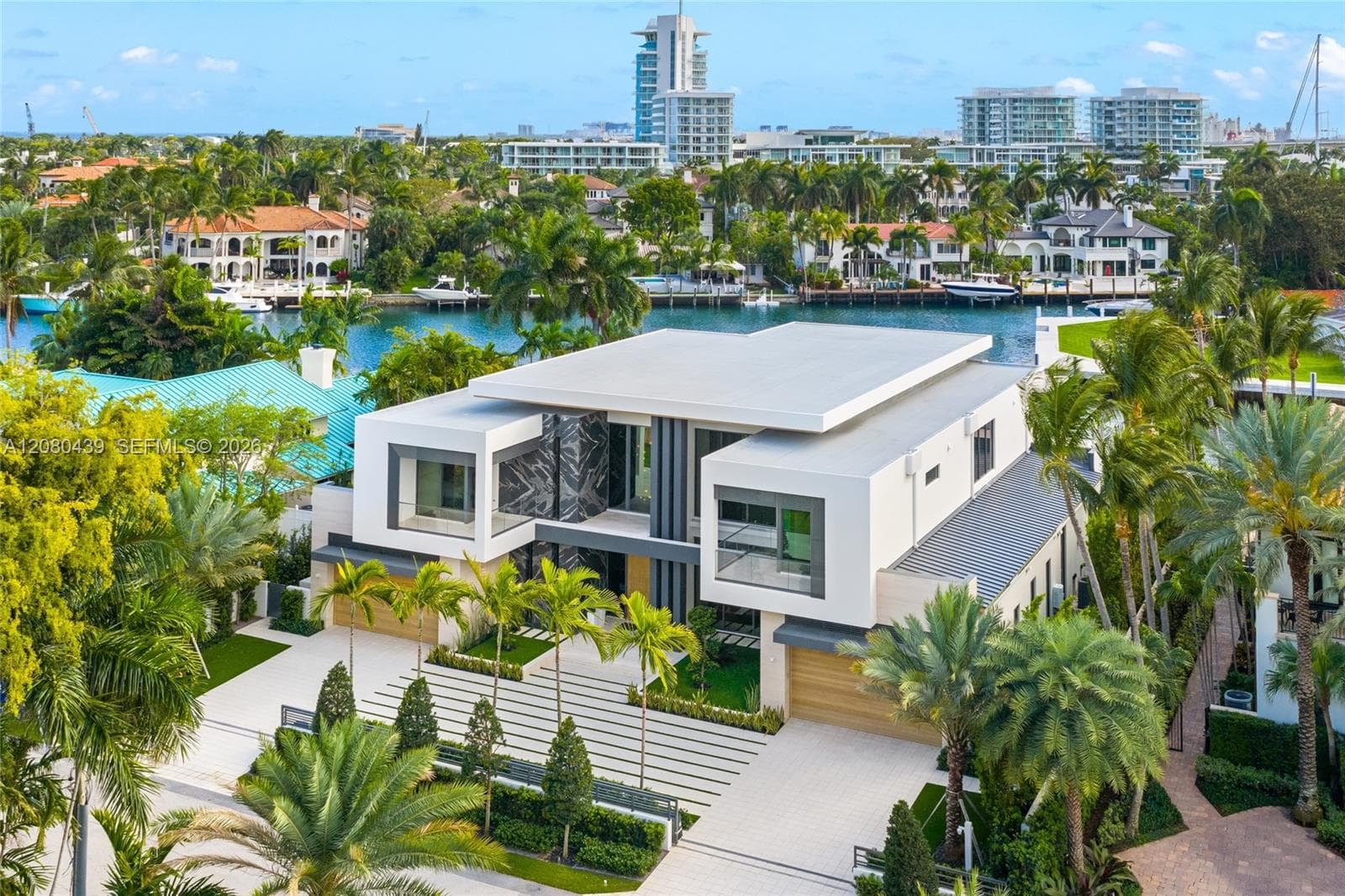 2560 Del Lago Dr