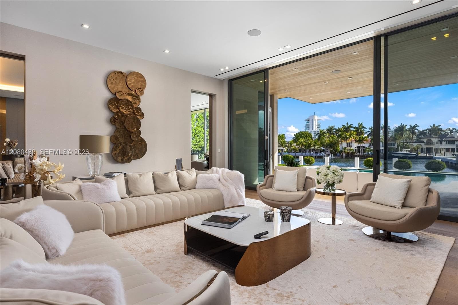 2560 Del Lago Dr
