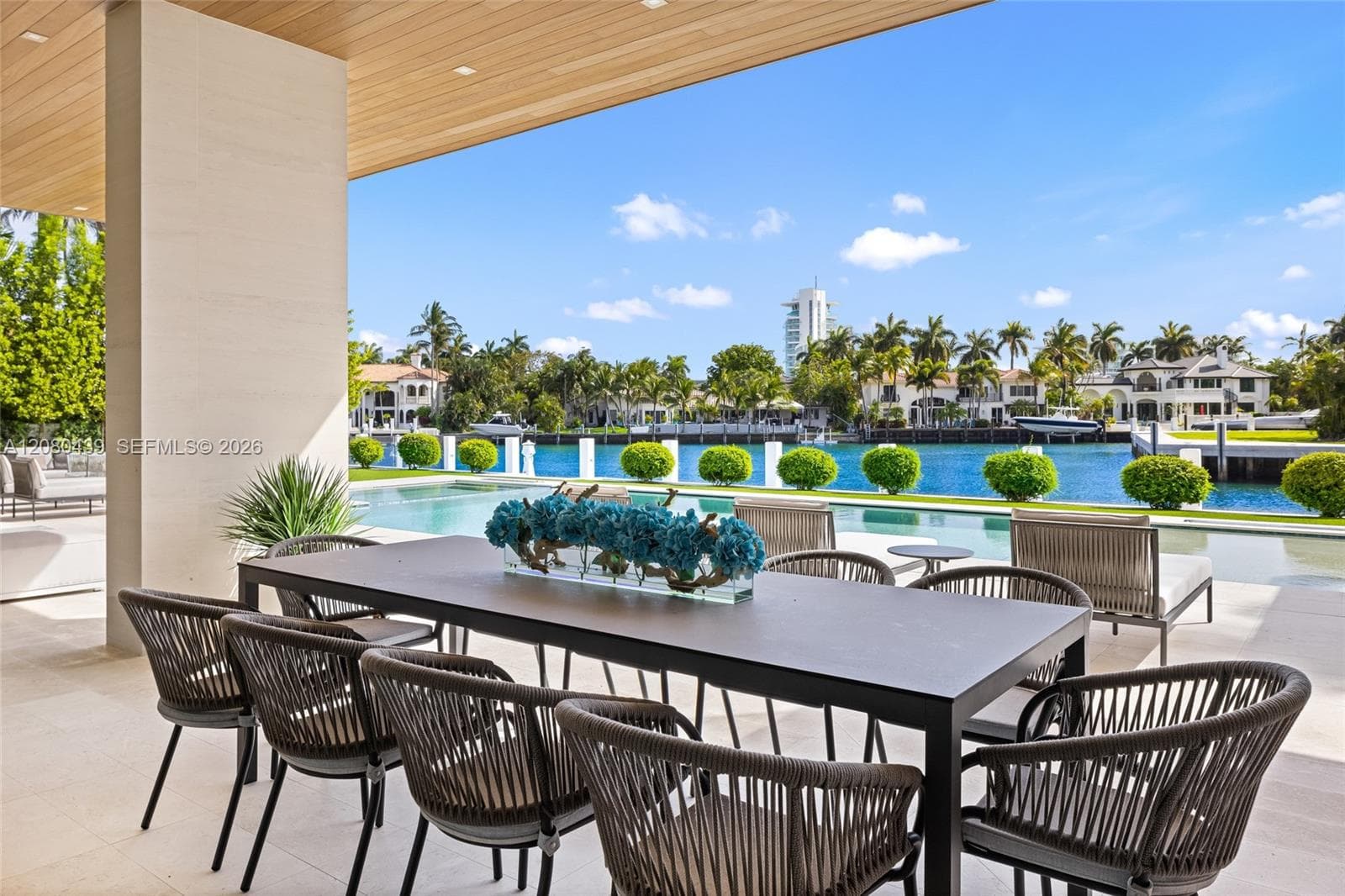 2560 Del Lago Dr