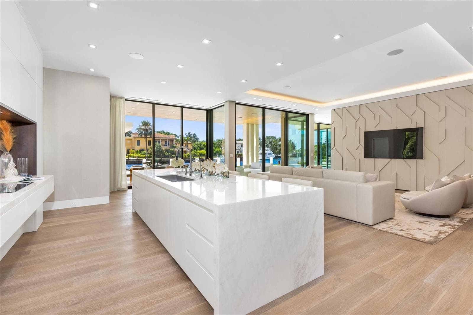 68 Isla Bahia Dr