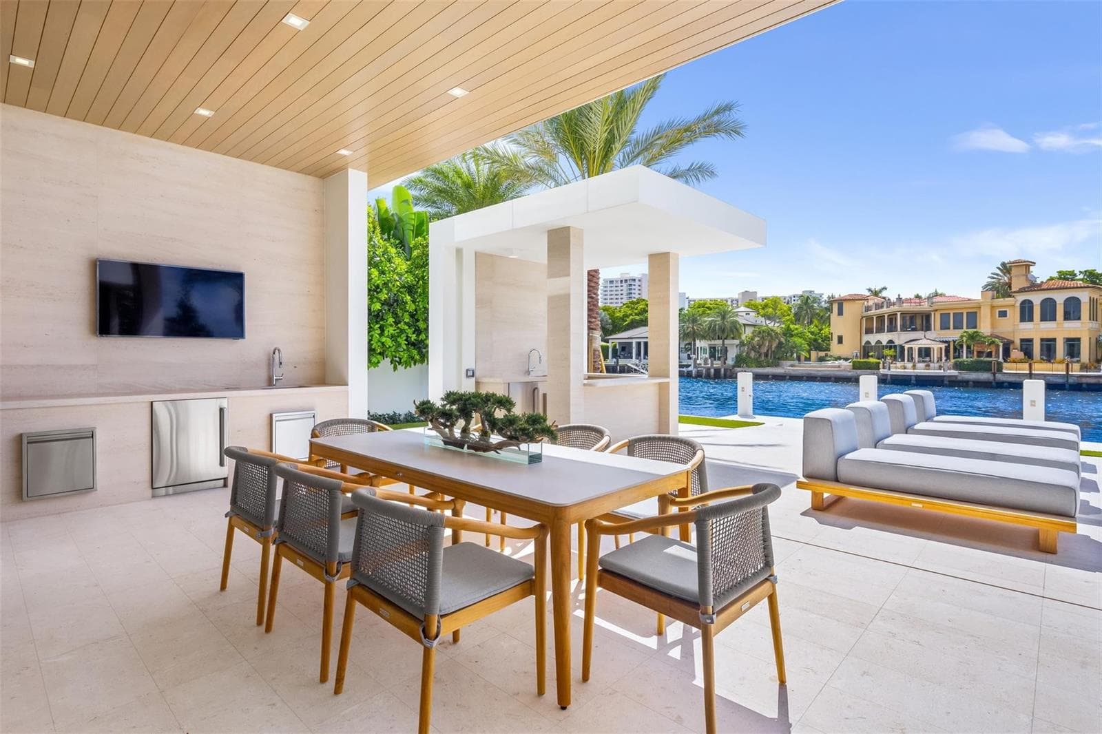 68 Isla Bahia Dr