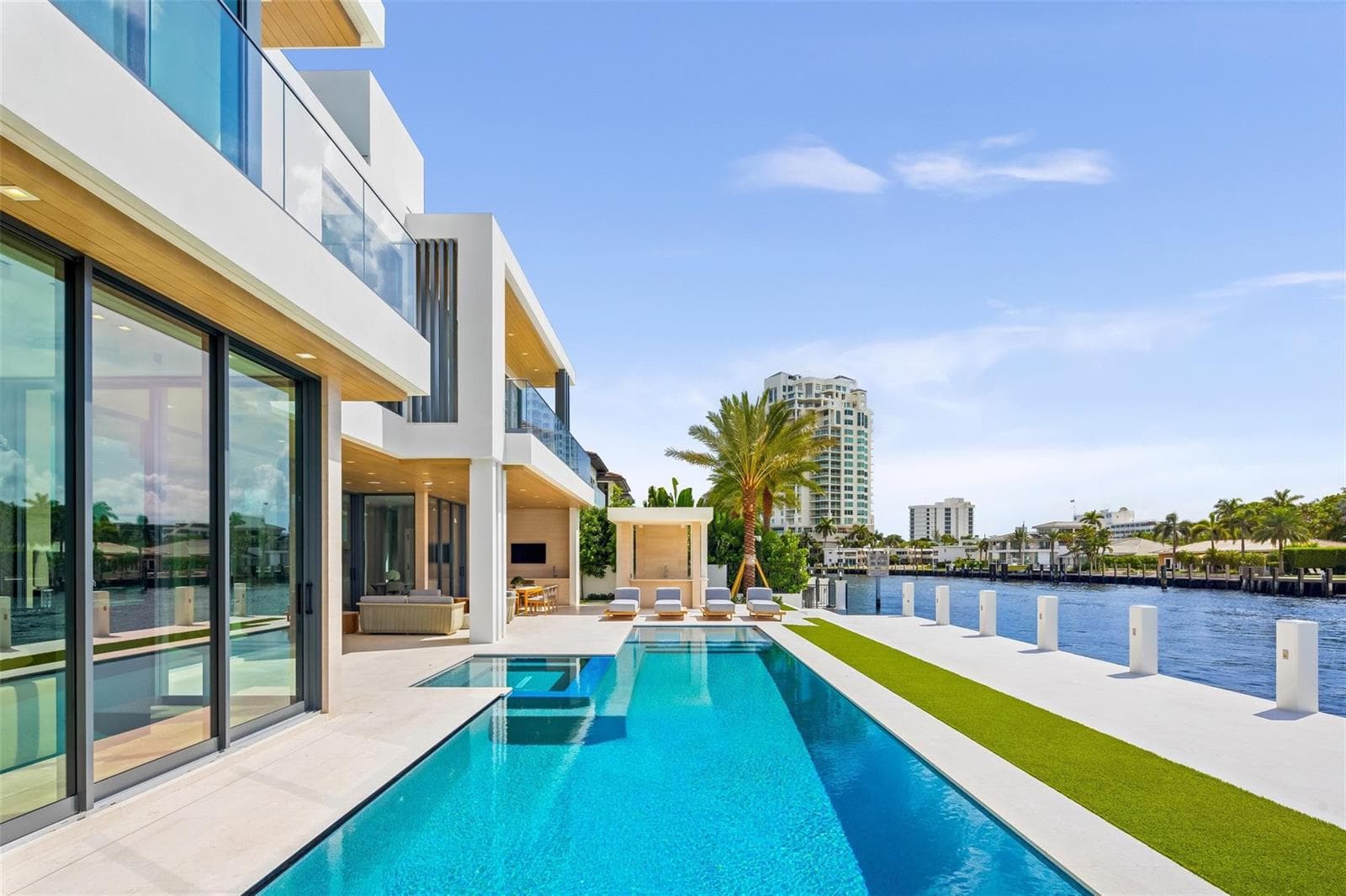 68 Isla Bahia Dr