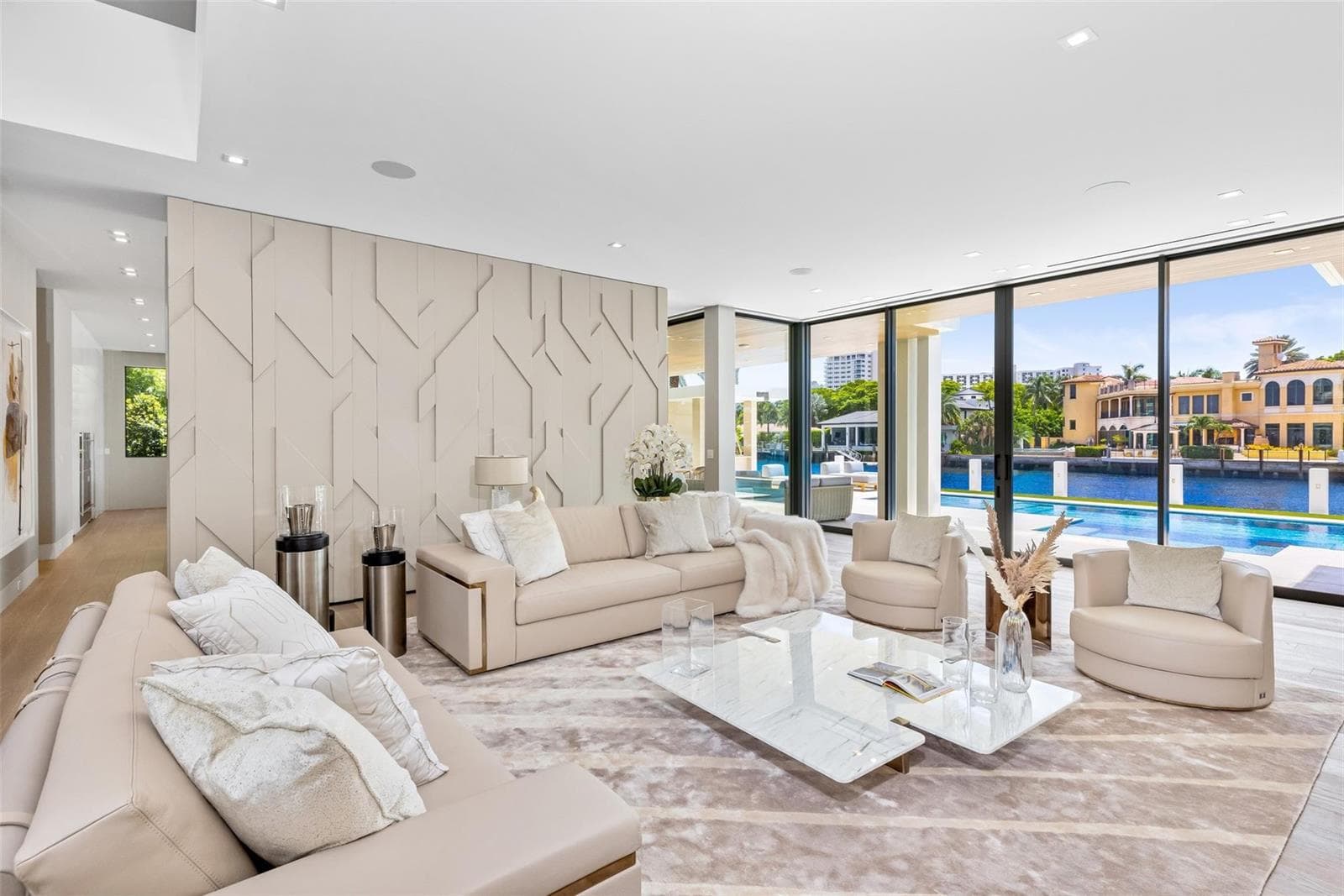 68 Isla Bahia Dr