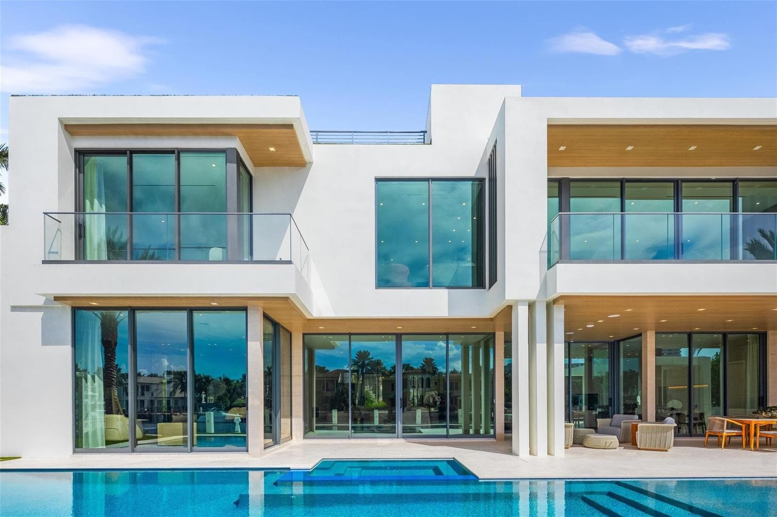 68 Isla Bahia Dr