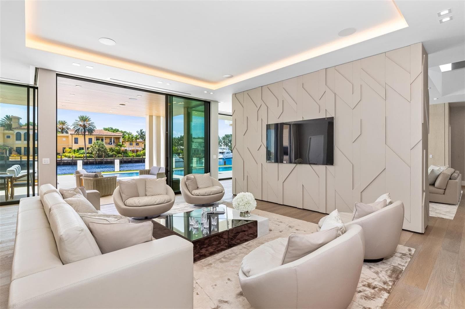 68 Isla Bahia Dr